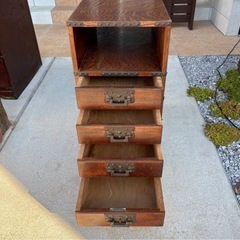 アンテークなレトロ家具の画像