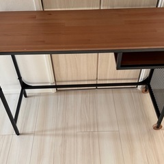 テーブル、棚の画像