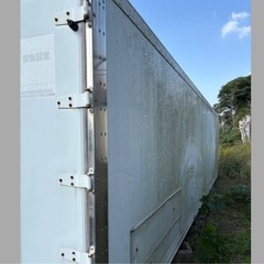 大型トラック冷凍コンテナ箱の画像