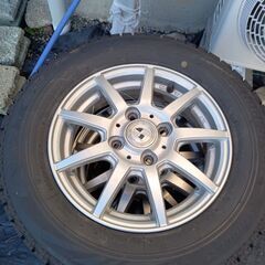 雪タイヤ145/80R13の画像