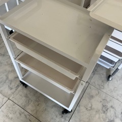 取引中キャスター付き収納ワゴンの画像