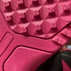 女の子用スノーボードと靴の画像