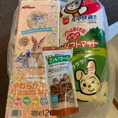   【即使用可】ハムスター3階建てケージ一式セット！餌・トイレ砂・回し車・外出ケージ付きの画像