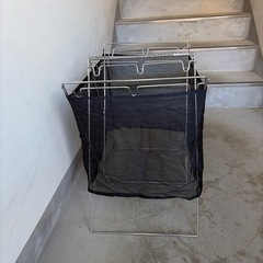 廃棄予定お早めに！！ユニフレーム　ダストスタンド　アンドドア　
キャンプの画像