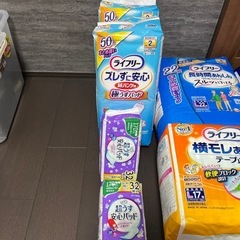 大人用オムツ、パッドまとめ売りの画像