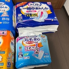 大人用オムツ、パッドまとめ売りの画像