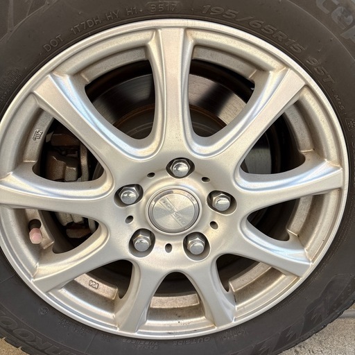 タイヤ　　スタッドレス　195/65r15