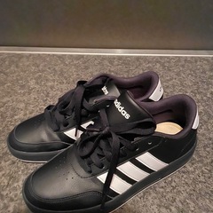 adidasのシューズ 24cmの画像