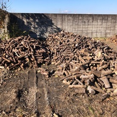 薪　焚き木　一輪車一杯700円　の画像