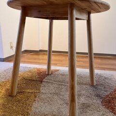 ダイニング丸テーブルの画像