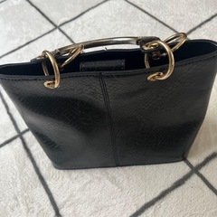 ハンドバッグ ブラック ゴールドの画像