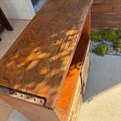 古いアンテーク家具の画像