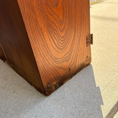 古いアンテーク家具の画像