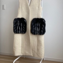 一回着用　シクラス　ジレ　ベスト　ベージュ　フォックス　ポケット　ファー　ロングの画像