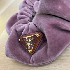 未使用　プラダ　PRADA シュシュ　ヘアアクセサリー　ロゴ　ピンク　ベルベットの画像