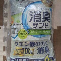 猫のトイレ用の砂の画像