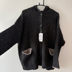 SELF+SERVICE フード付きダークグレーカーディガンの画像