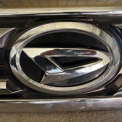 タントカスタム フロントグリルの画像