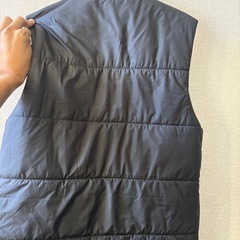 (数回着用)美品　Mサイズ　アディダスダウンベストの画像