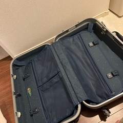 スーツケースの画像