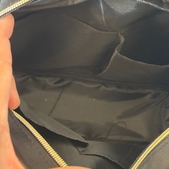 ブラックショルダーバッグの画像