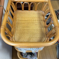 籐製小テーブル・収納棚の画像