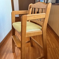 木製　子供用椅子の画像