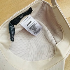 試着　アディダス　ステラマッカートニー　キャップ　ベージュ　ピンクロゴ　56cmの画像