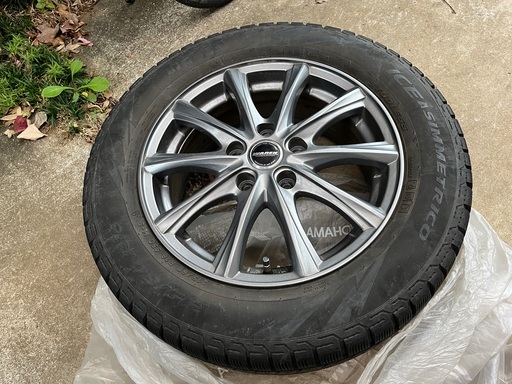 215/60 R16 アルミホイール4本、スタッドレスタイヤつき（中古）