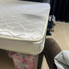 マットレスとフレームの画像