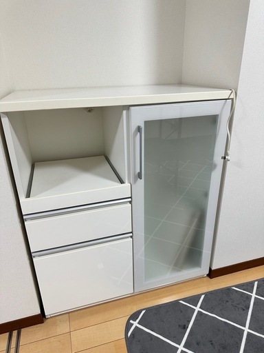 収納棚】ホワイト収納キャビネット／ガラス扉・引き出し3段付き