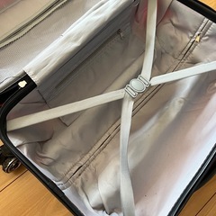 鍵付きスーツケースの画像