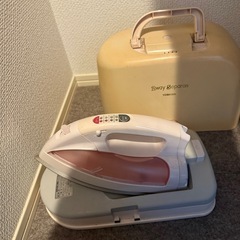 アイロンとアイロン台
の画像