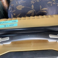 🌟土日のみ営業中🌟Mサイズ　キャリーケース　1点1,000円の画像
