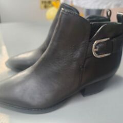 【新品】本革ブーツ 23.5センチの画像