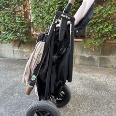 ベビーカー  三輪 Apricaの画像