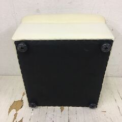  25158  レザーオットマン    ◆大阪市内・東大阪市他 6,000円以上ご購入で無料配達いたします！◆ ※高槻・枚方方面◆西宮・尼崎方面◆生駒方面　それぞれ条件付き無料配送あり！            の画像