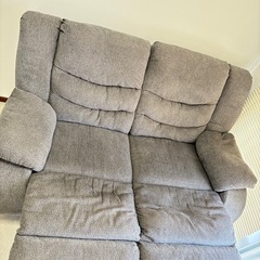 値下げ中！リクライニングソファー　Ashley Tulen Reclining Loveseatの画像