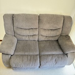 値下げ中！リクライニングソファー　Ashley Tulen Reclining Loveseatの画像