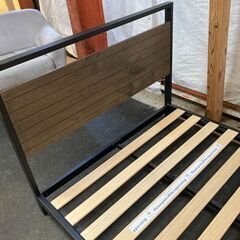 ベッドフレームの画像