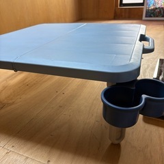 クーラーボックス2個　　アウトドアテーブル1個の画像