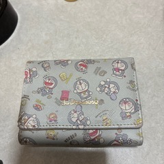 ドラえもん三つ折り財布
の画像