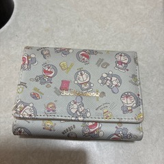ドラえもん三つ折り財布
の画像