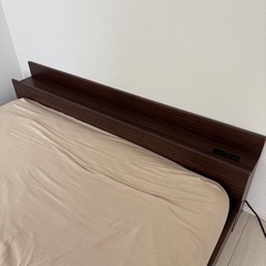 ダブルベッドフレーム【ヘッドボード2口コンセント付き】の画像