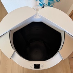 Z i t A CIRCLE ホワイト (自動開閉式ごみ箱)
の画像