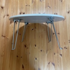 白い机&テーブルの画像