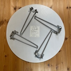 白い机&テーブルの画像