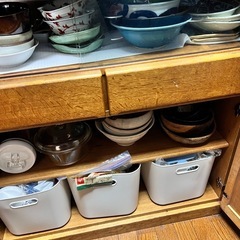 【無料】レトロ食器棚の画像