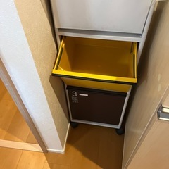 ゴミ箱3段式の画像