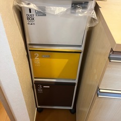 ゴミ箱3段式の画像
